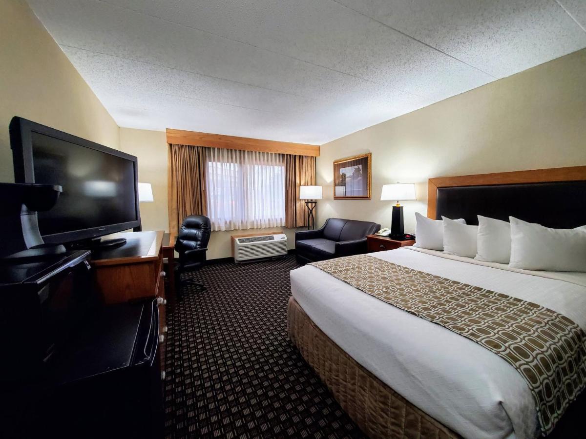 Ramkota Hotel Pierre Bagian luar foto