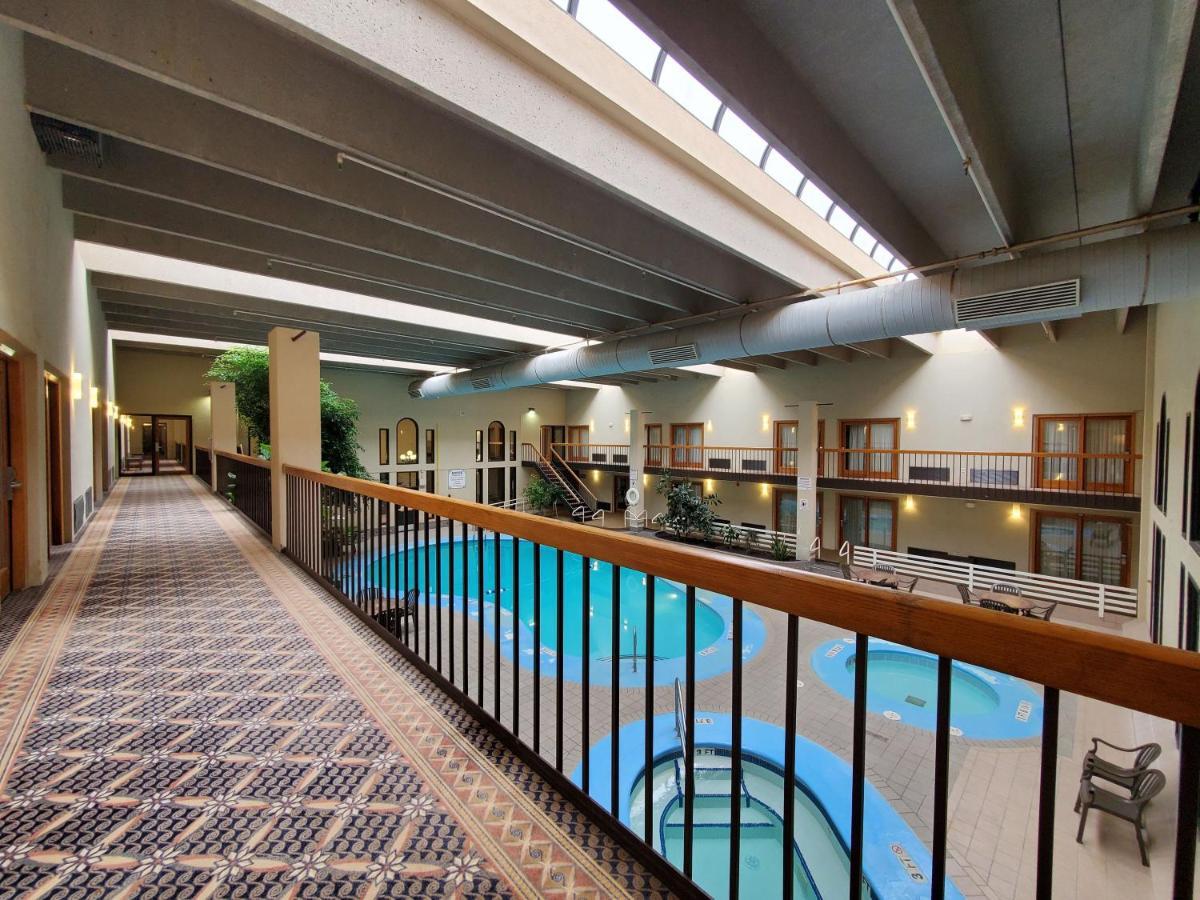 Ramkota Hotel Pierre Bagian luar foto
